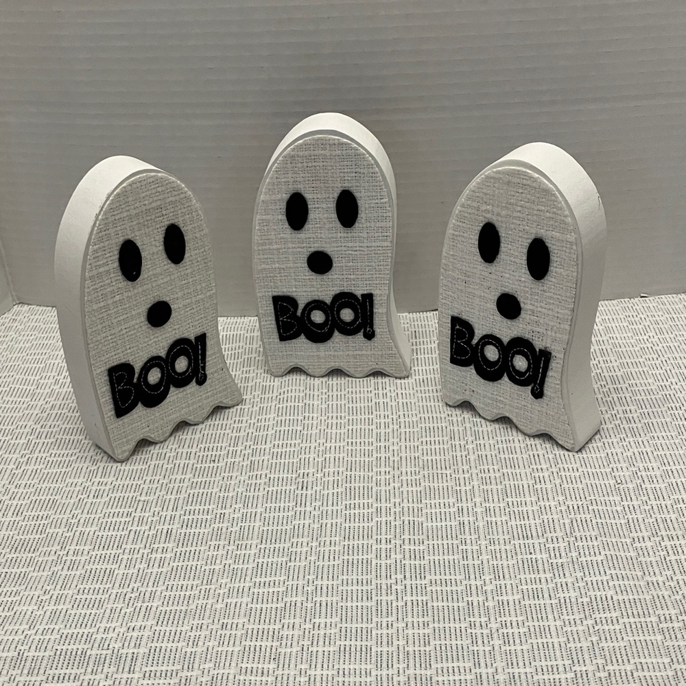 White Ghost 'BOO!' Tabletop Décor - Halloween Accent